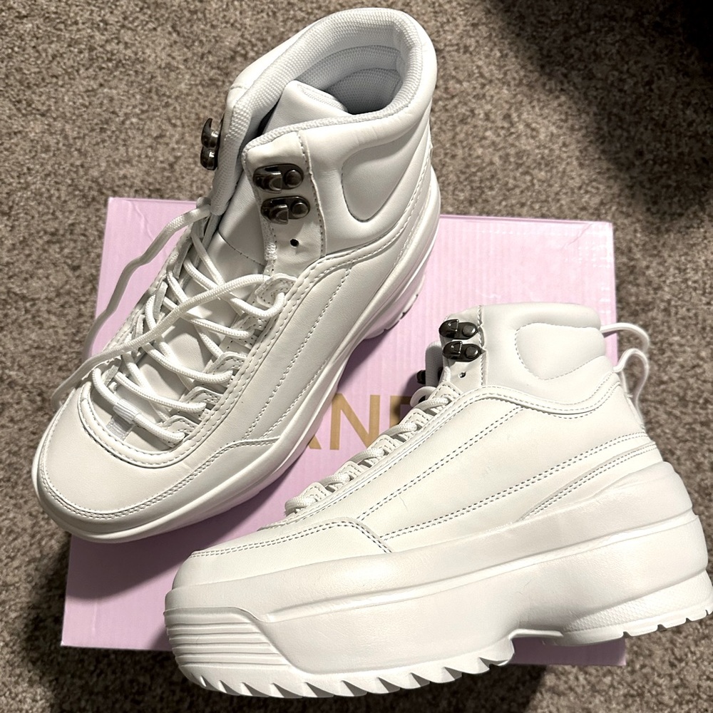 Berness Pure First Place Flex Sneakers, size 7